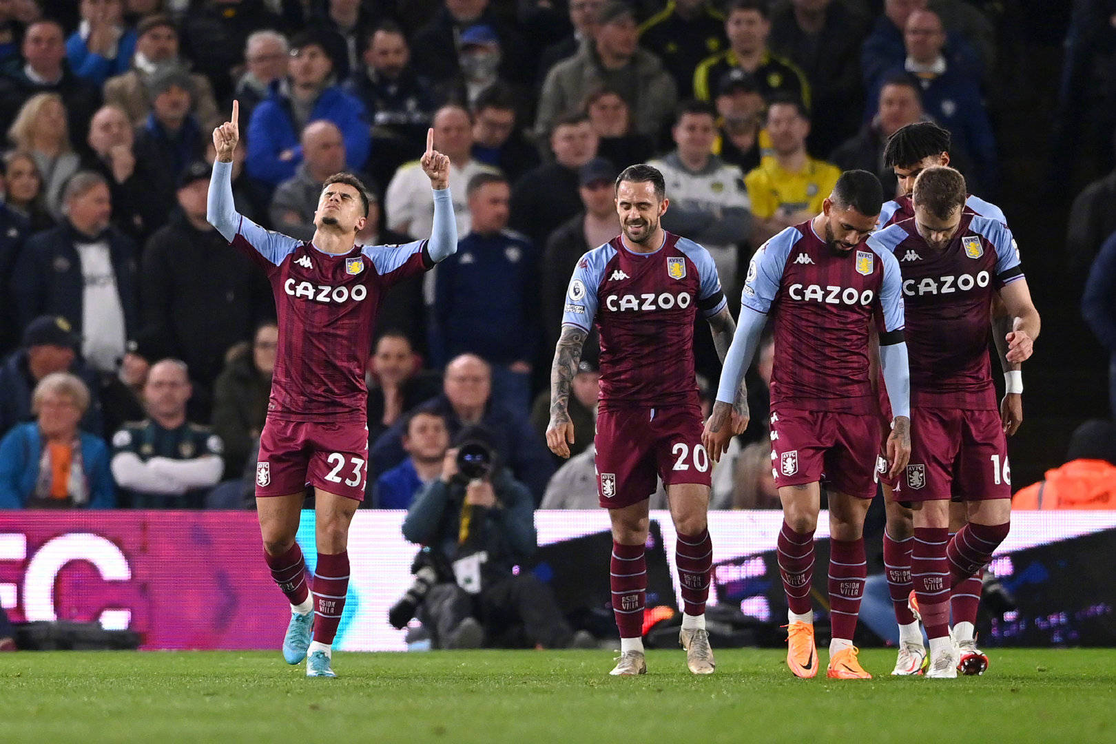 国足前两战回顾：客场惨败日本，主场完美开局遭沙特逆转